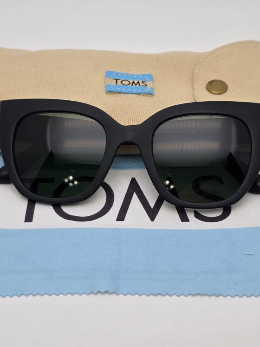 Toms Sydney Traveler Collection Black Frame Green Lens Sunglasses w/ Case 50mm